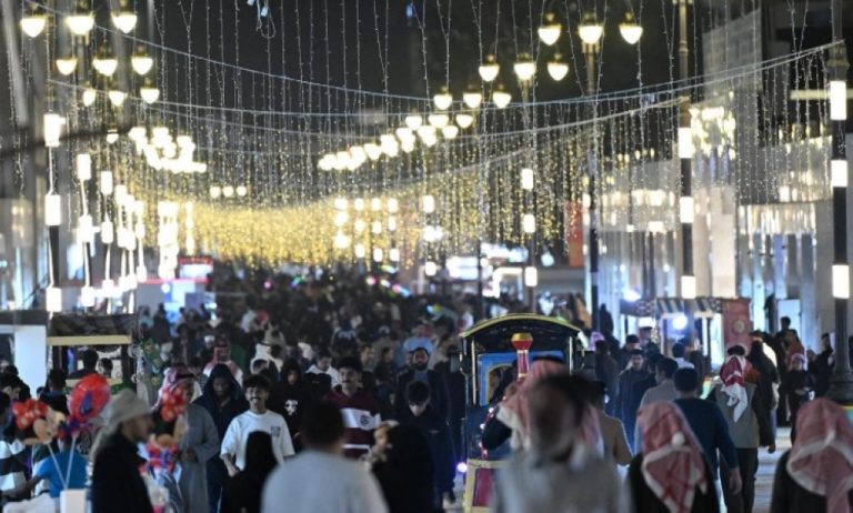 صور-|-مهرجان-“ليالي-الجادة-الرمضانية”.-أجواء-مميزة-تجذب-الزوار