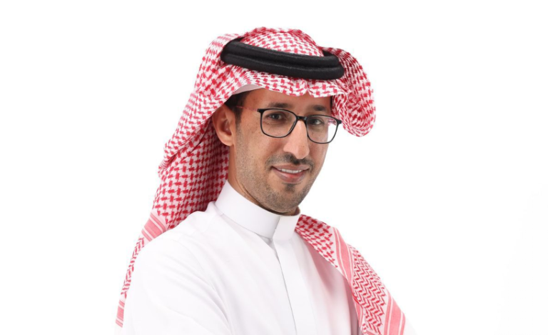 نحن نجيد الابتسامة للكاميرات فقط .. بقلم: د. عبدالله الحيسوني