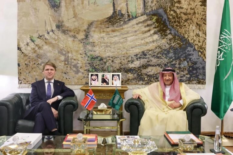 الخريجي-يستعرض-العلاقات-الثنائية-وزير-التنمية-الدولية-النرويجي