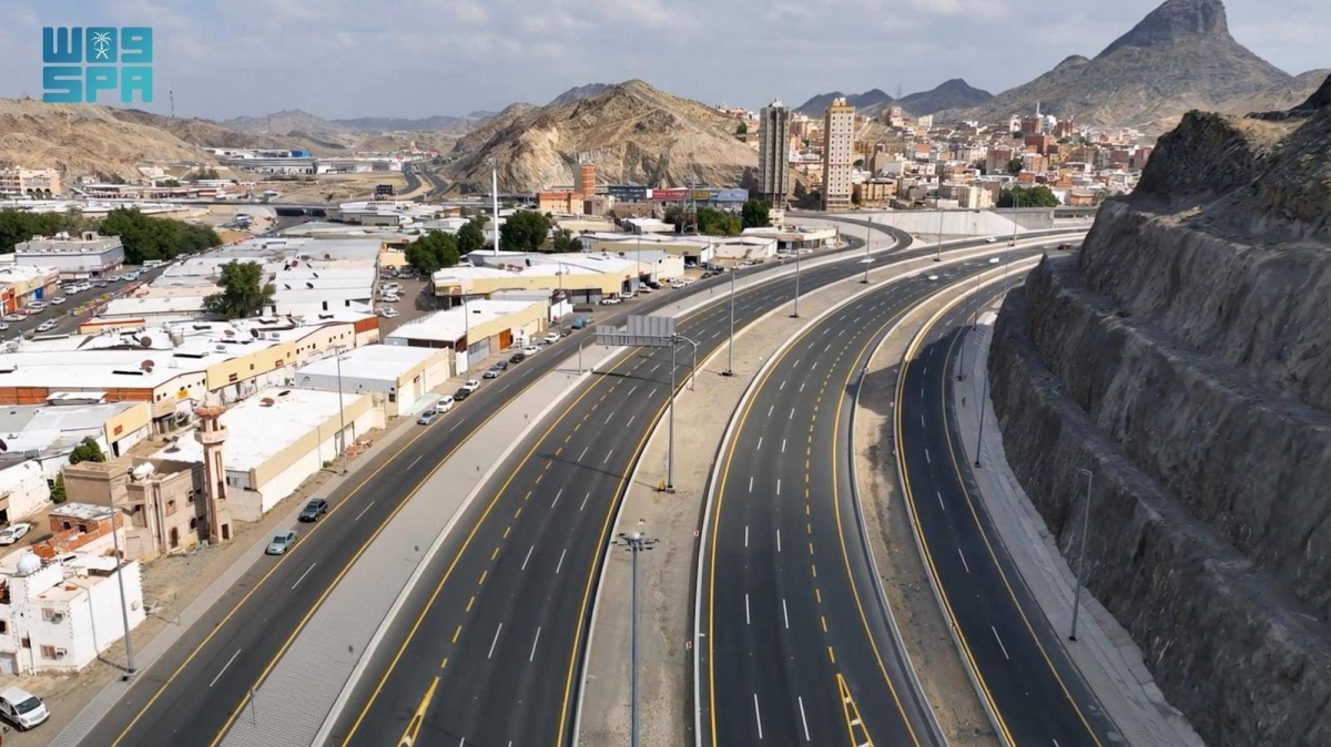 مشروعات-الطرق-في-مكة-المكرمة-تحدث-
تحولا-ملموسا-في-كفاءة-الحركة-وسلامة-التنقل
