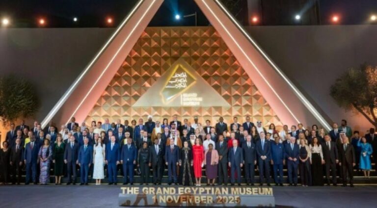نيابةً-عن-القيادة.-وزير-الثقافة-يحضر-افتتاح-المتحف-المصري-الكبير