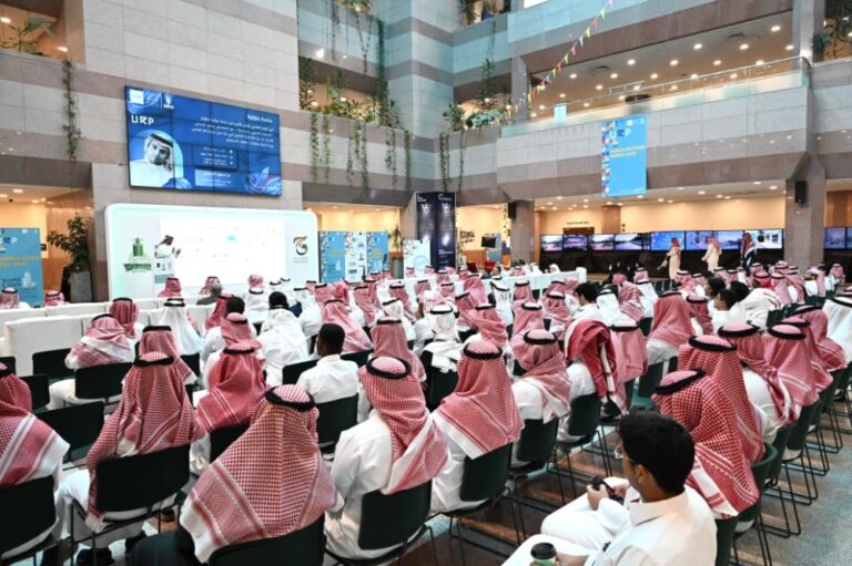 “جامعة-المؤسس”-تواكب-“المدن-المستدامة”-بجلسات-حوارية-ومعارض-طلابية