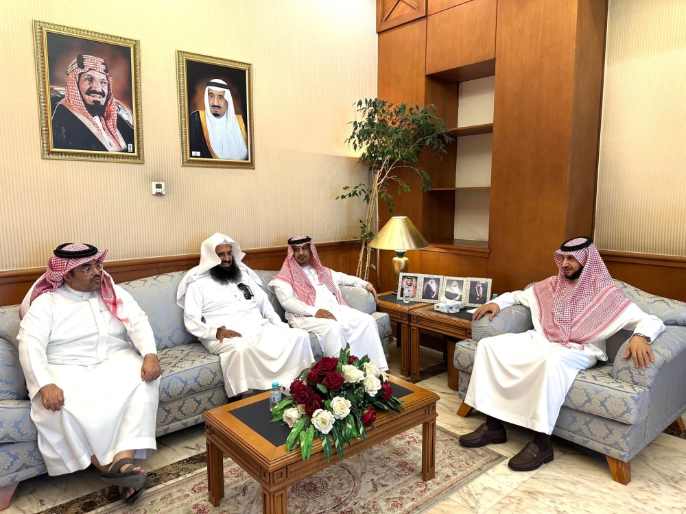 محافظ-القطيف-يرسم-ملامح-التكامل-الخيري-لجمعيتي-حزم-وتاروت