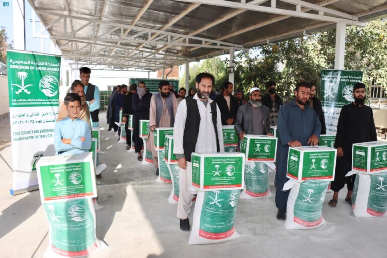 في-4-دول.-مركز-الملك-سلمان-يوزّع-مساعدات-غذائية-وصحية-جديدة