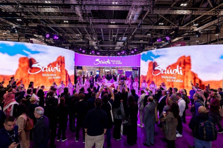 الهيئة-السعودية-للسياحة-تفتتح-جناح-“أرض-السعودية”-خلال-مشاركتها-في-معرض-سوق-السفر-العالمي-wtm