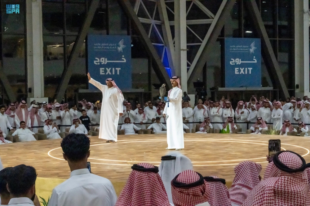 385-ألف-ريال.-بيع-صقرين-في-الليلة-21-لمزاد-نادي-الصقور