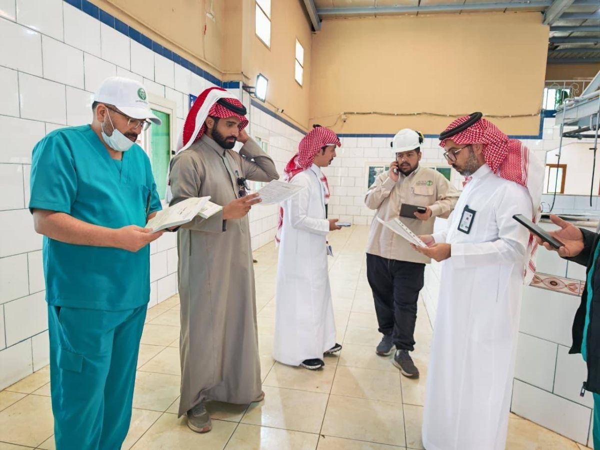 أتلاف-ومصادرة-1260-كلجرام-أسماك-وأنذار-369-محل-في-عسير 