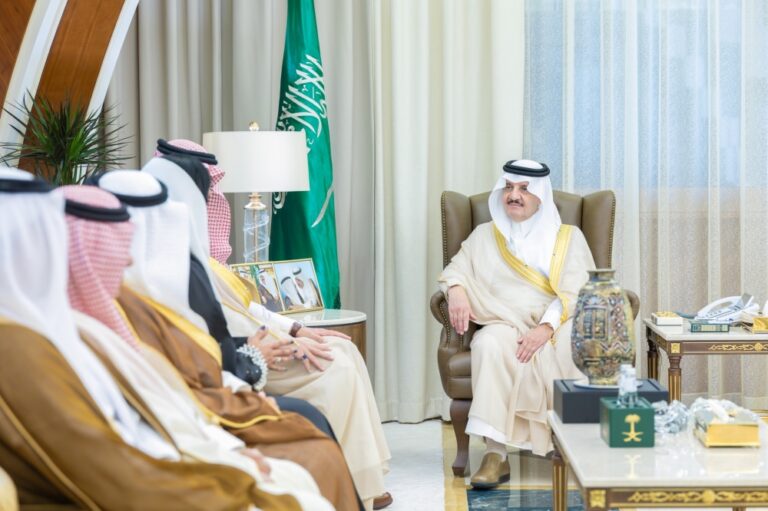 أمير-المنطقة-الشرقية-يستقبل-رئيس-مجلس-إدارة-جمعية-بنان-ويدشن-أعمالها-للتأهيل-المهني-للأشخاص-ذوي-الإعاقة-والظروف-الخاصة