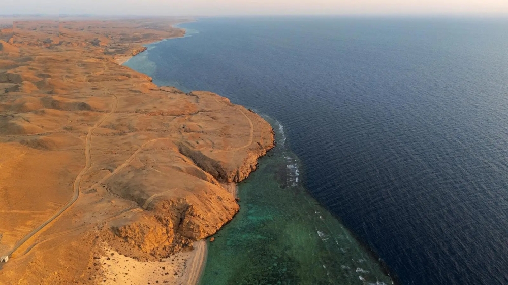 وادي-أم-الطين-في-الوجه.-مشهد-فريد-يجمع-بين-الجبال-والساحل-البحري