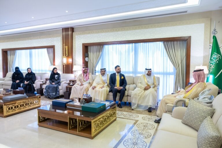 نائب-أمير-الشرقية-يستقبل-رئيس-أكاديمية-التعلّم-ويطّلع-على-منجزاتها