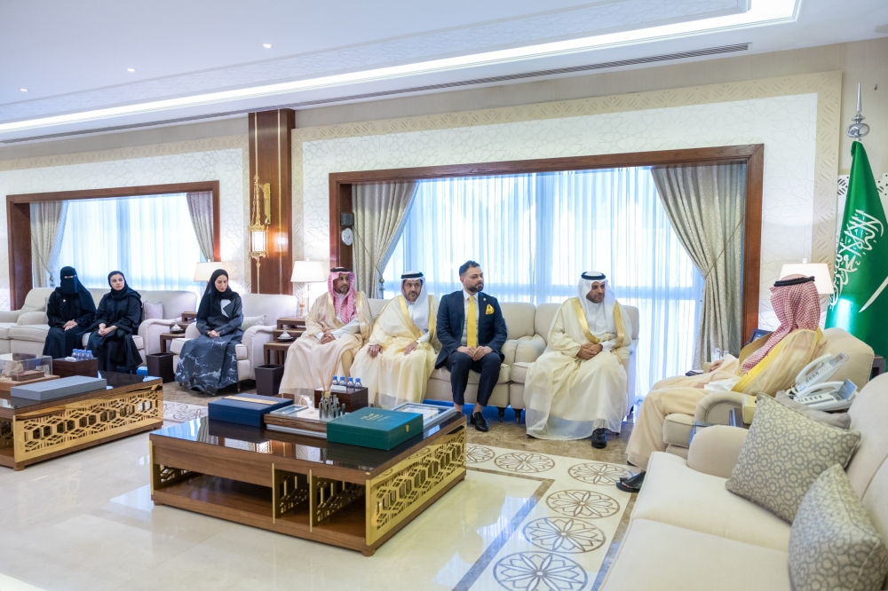 نائب-أمير-الشرقية-يستقبل-رئيس-أكاديمية-التعلّم-ويطّلع-على-منجزاتها