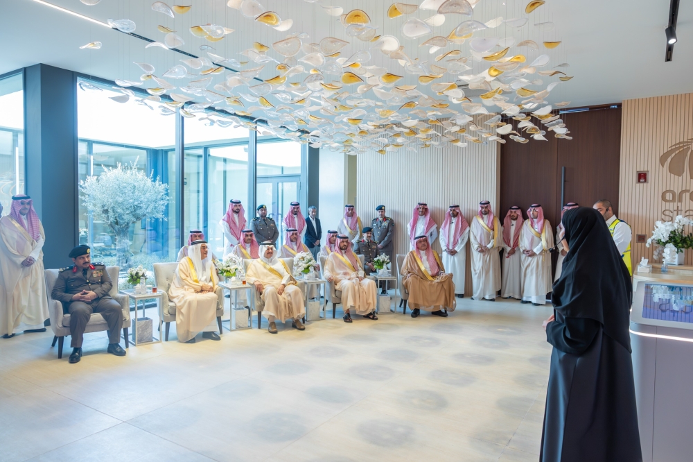 أمير-الشرقية-وبحضور-نائبه-يزور-ملعب-أرامكو-ويطّلع-على-سير-عمل-المشروع