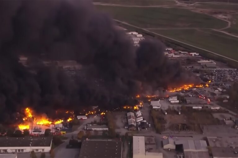 12-قتيلًا.-اشتعال-أحد-المحركات-سبب-تحطم-طائرة-في-كنتاكي-الأمريكية