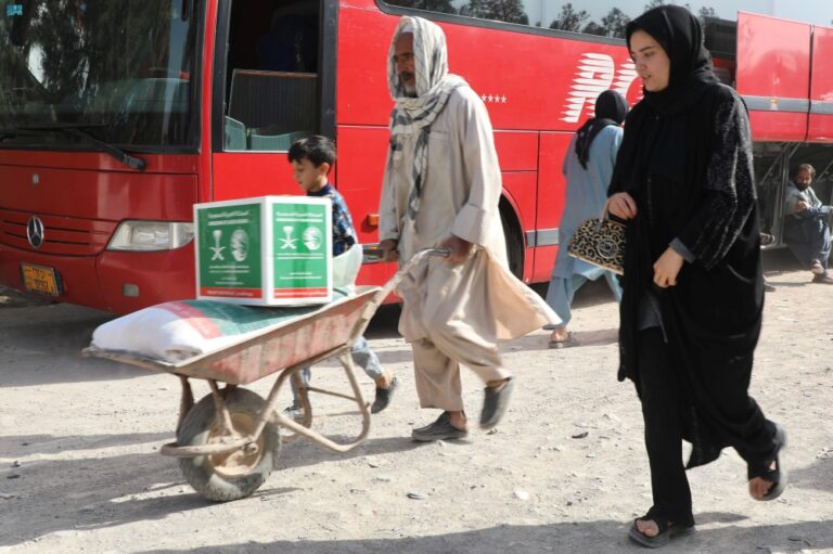 سلال-غذائية-وخدمات-طبية.-مساعدات-سعودية-جديدة-في-3-دول