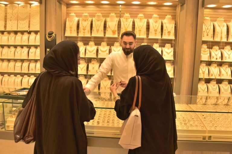 أسعار-الذهب-اليوم-الإثنين-في-السعودية.-صعود-جديد-لعيار-21