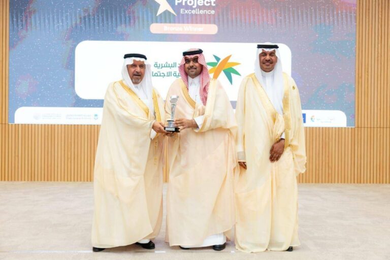 وزارة-الموارد-البشرية-والتنمية-الاجتماعية-تحقق-المركز-الثاني-عالميًا-في-فئة-أفضل-مشروع-اجتماعي