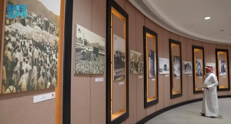 مكتبة-الملك-عبدالعزيز-العامة-تقيم-معارض-الحج-لتعزيز-الثراء-المعرفي-بالركن-الخامس