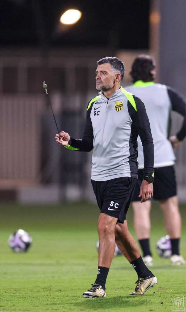 العميد-يتذيل-روشن