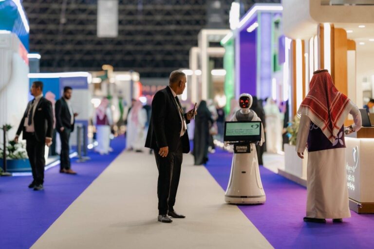 “عيادات-الأعمال”-في-مؤتمر-ومعرض-الحج-1447هـ-تقدم-استشارات-لرواد-الأعمال-والشركات-الصغيرة-والمتوسطة