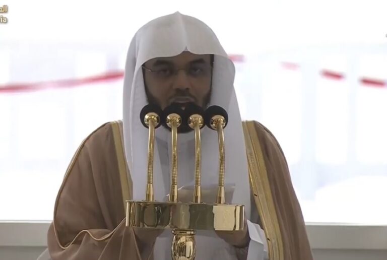 خطيب-المسجد-الحرام:-قرن-الله-شكر-الوالدين-بشكره-تكريمًا-وتعزيزًا-لهما