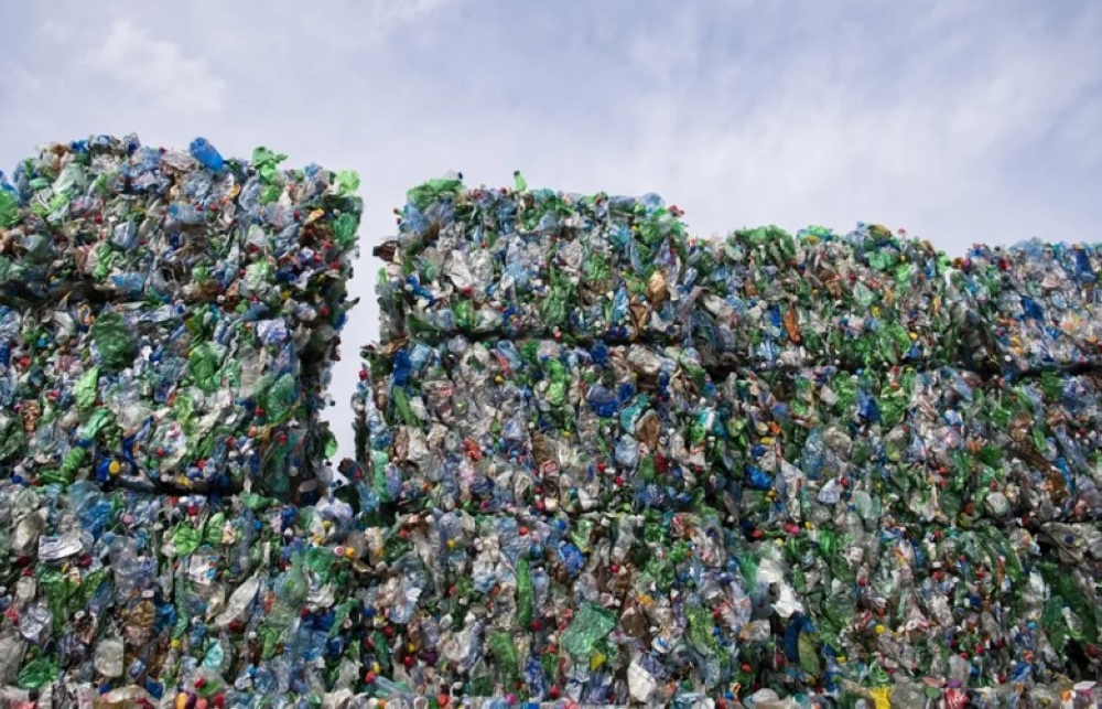 فرنسا-تغرم-7-متهمين-وشركتين-مليون-يورو-لتهريب-نفايات-إلى-إفريقيا