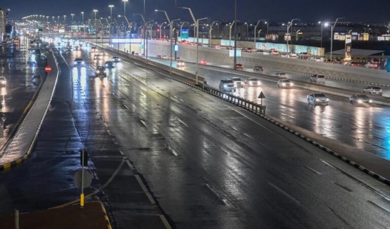 عاجل-|-أمطار-بمعظم-المناطق.-الأرصاد-يعلن-حالة-الطقس-ويوصي-باتباع-التعليمات