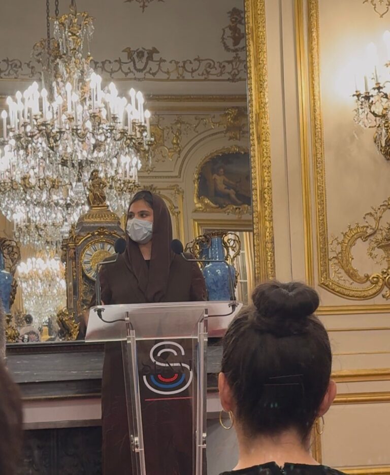 عاجل:-أول-سعودية-تتوَّج-بـ-“aspiring-teen-award”.-أميرة-القبّاع-تروي-لـ-“اليوم”-قصة-إنجازها-الاستثنائي