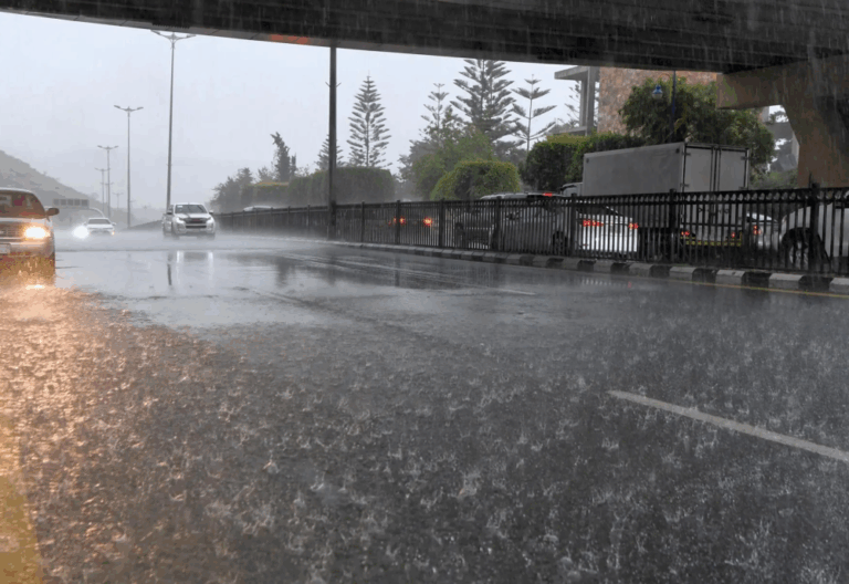 عاجل:-هطول-أمطار-في-8-مناطق.-ومكة-المكرمة-الأعلى-كمية-بـ-58,6-ملم