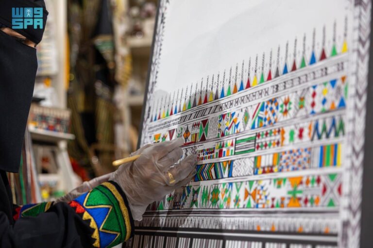 القط-العسيري-يزين-جناح-الفن-التراثي-في-معرض-«بنان»