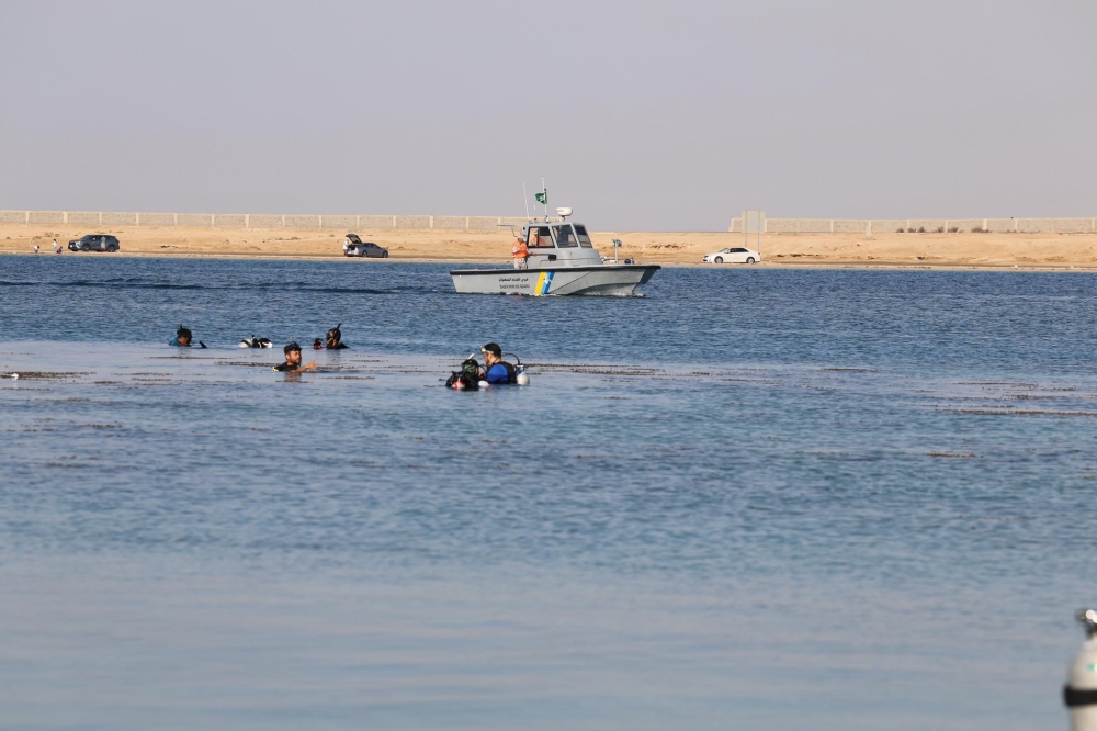 حملة-تطوعية-لتنظيف-شاطئ-الشرم-وقاع-البحر-في-المدينة-المنورة