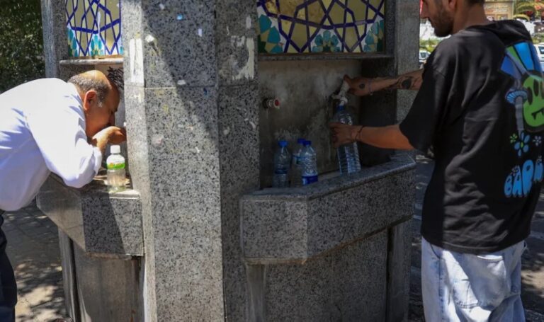 بعمليات-تلقيح-السحب.-إيران-تواجه-أسوأ-موجة-جفاف-منذ-عقود