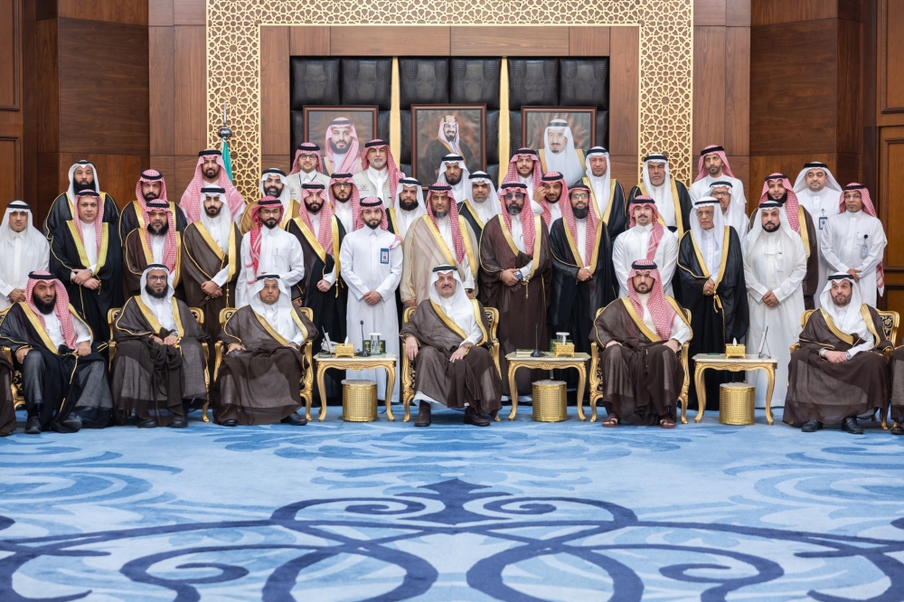 أمير-المنطقة-الشرقية-يستقبل-مجلس-إدارة-الجمعيات-الأهلية-وينوه-بدوره-في-توحيد-الجهود-التنموية