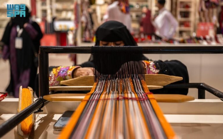 من-الجبس-إلى-السدو.-رحلة-الحرف-التقليدية-السعودية-في-«بنان»