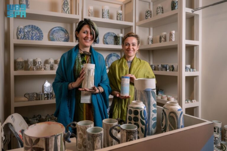 آنا-ونينو-تقدمان-خزفا-يحاور-الطبيعة-والتراث-في-«بنان»