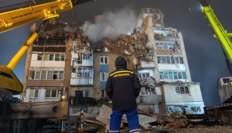 فقدان-22-شخصًا-بعد-الضربة-الروسية-على-تيرنوبيل-غرب-أوكرانيا