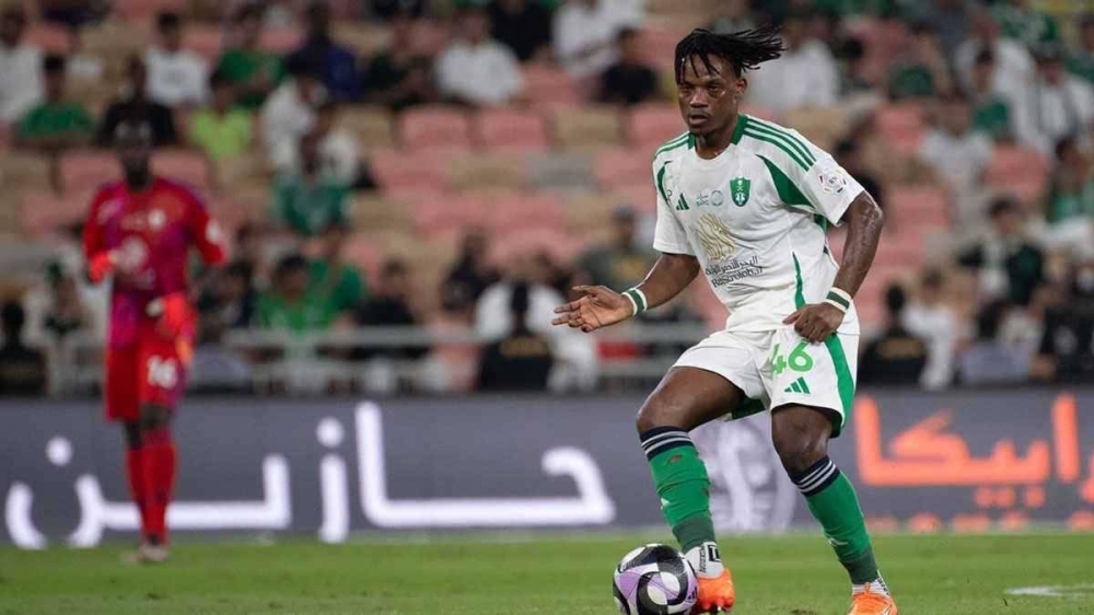 الأهلي-يفقد-مدافعه