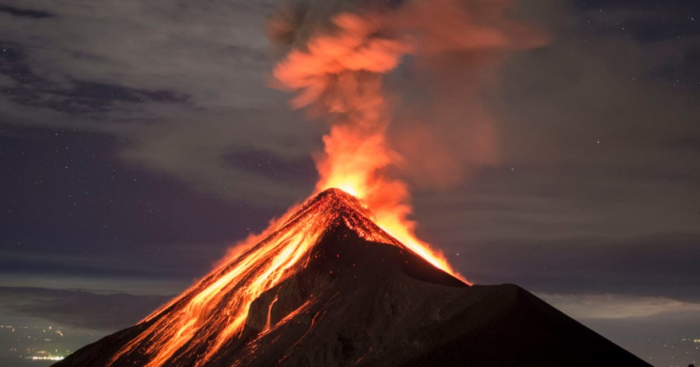 إجلاء-المئات-في-إندونيسيا-جراء-ثوران-بركان-سيميرو-بجزيرة-جاوة