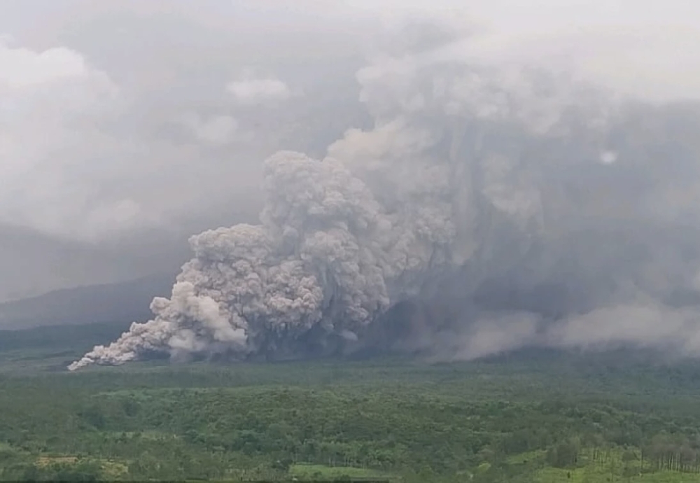 إندونيسيا-تتأهب-لبركان-جبل-سيميرو