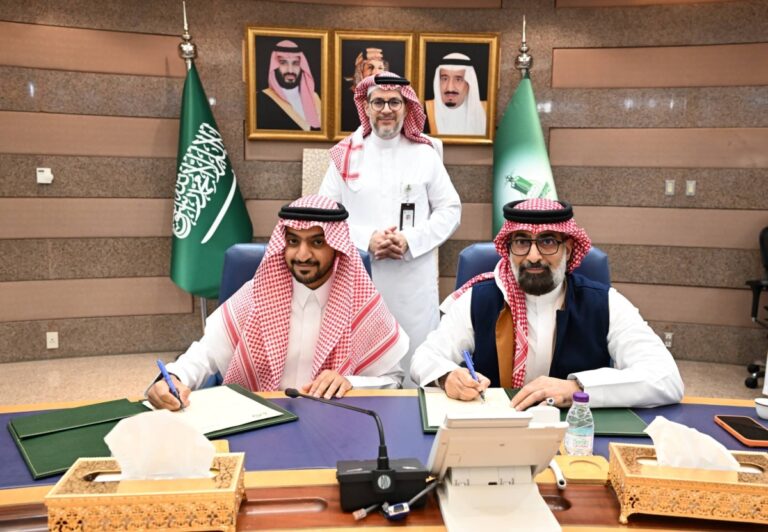 جامعة-الملك-عبدالعزيز-و”هاليبيرتون”-توقعان-مذكرة-تفاهم-لدعم-الأبحاث-وتأهيل-الكوادر-الوطنية-في-مجالات-علوم-الأرض