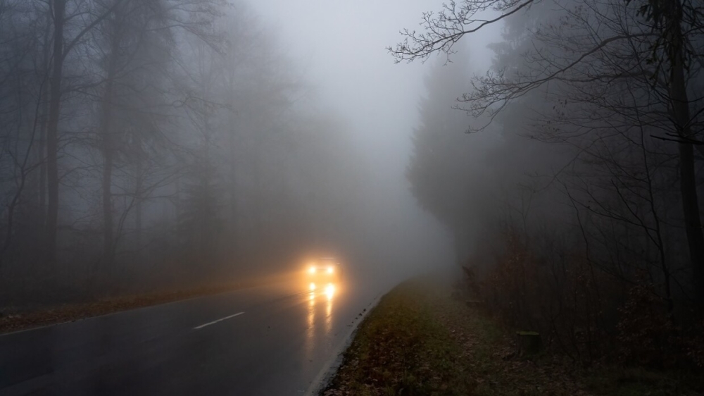 طقس-الصباح-الباكر.-ضباب-وشبه-انعدام-في-الرؤية-على-العديد