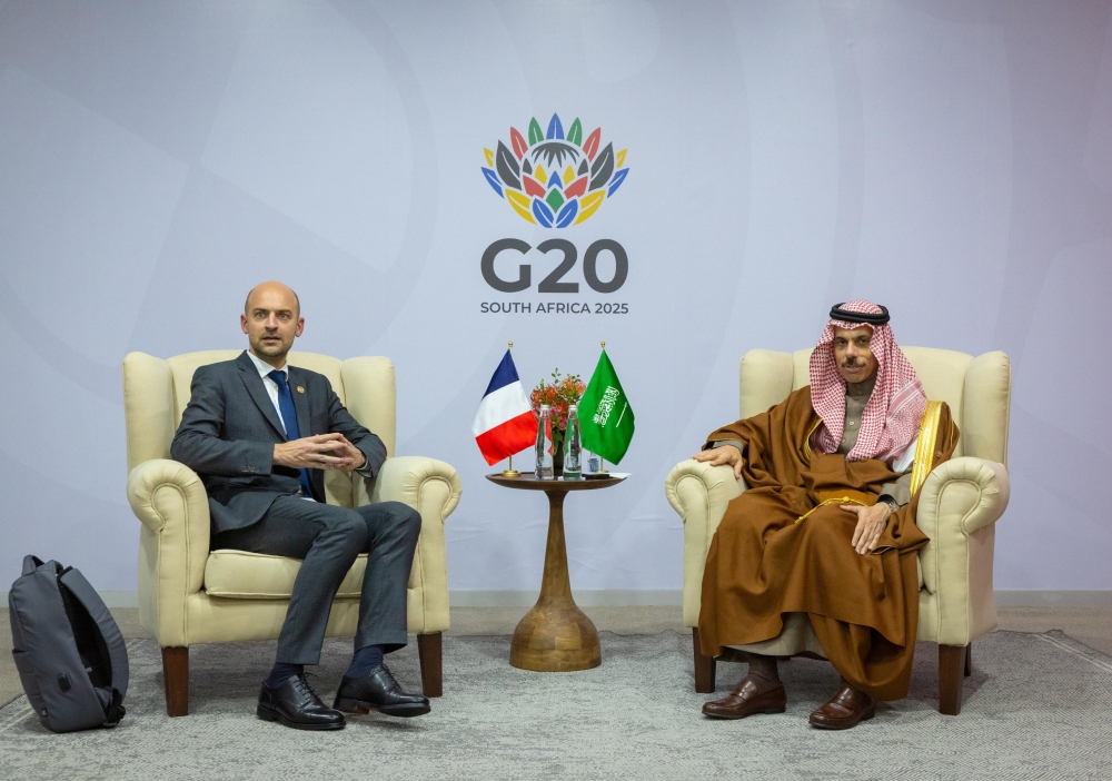 وزير-الخارجية-يستعرض-العلاقات-مع-نظيريه-الفرنسي-والمصري