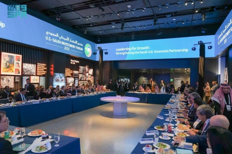 الخريف-يدعو-الشركات-الأمريكية-للاستثمار-في-صناعات-الأدوية-واللقاحات-والأجهزة-الطبية-بالمملكة