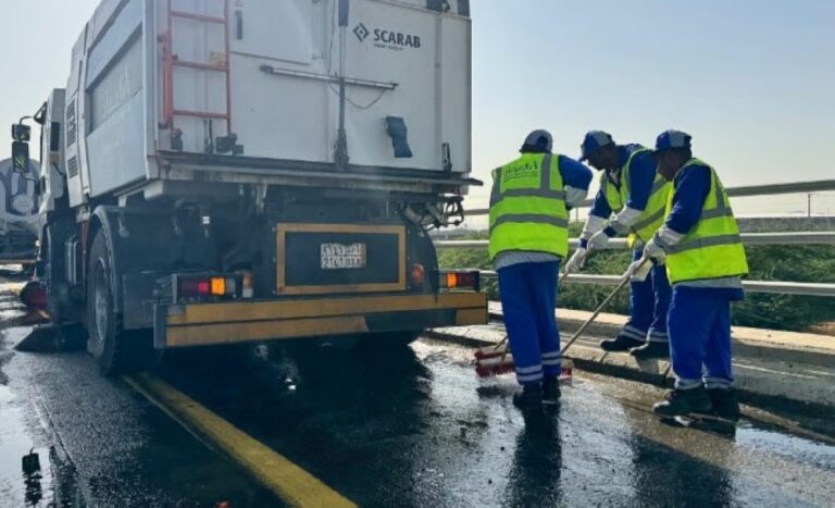 صور.-تنفيذ-تمرين-ميداني-لمواجهة-مخاطر-الأمطار-والسيول-في-جدة