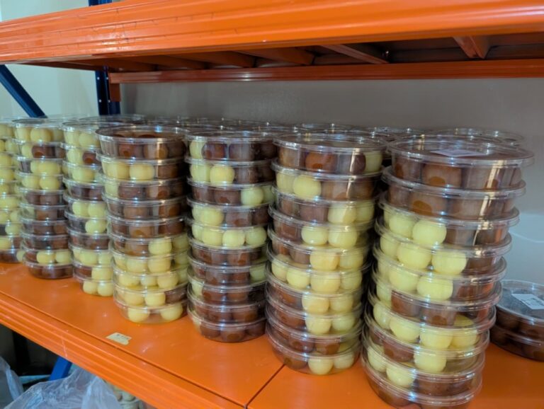 ضبط-5,250-كجم-أغذية-فاسدة-ووقف-أنشطة-عشوائية-بعمائر-سكنية-في-جدة 