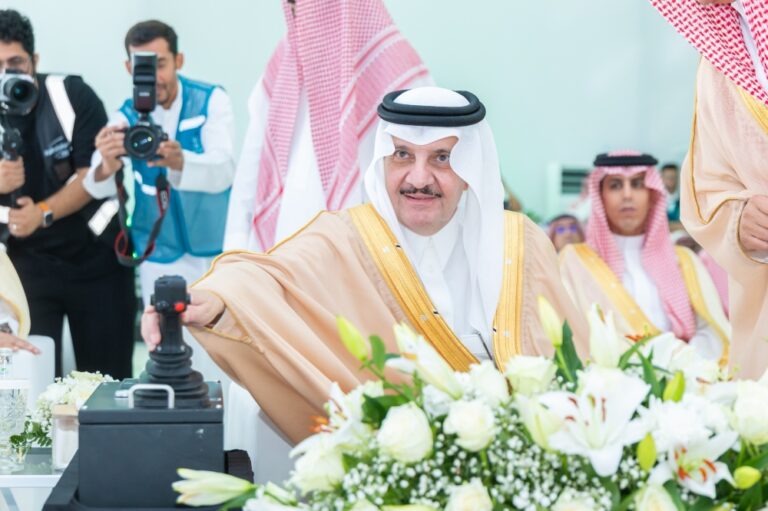 أمير-الشرقية-يضع-حجر-أساس-منطقة-لوجستية-ويفتتح-“توسعة-الحاويات”-بميناء-الدمام