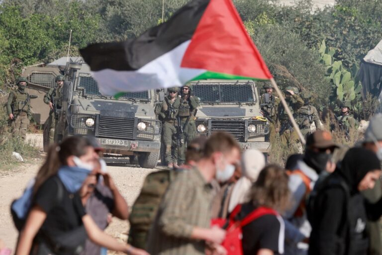 خلال-مواجهات-عنيفة.-استشهاد-فلسطيني-برصاص-الاحتلال-شرق-رام-الله