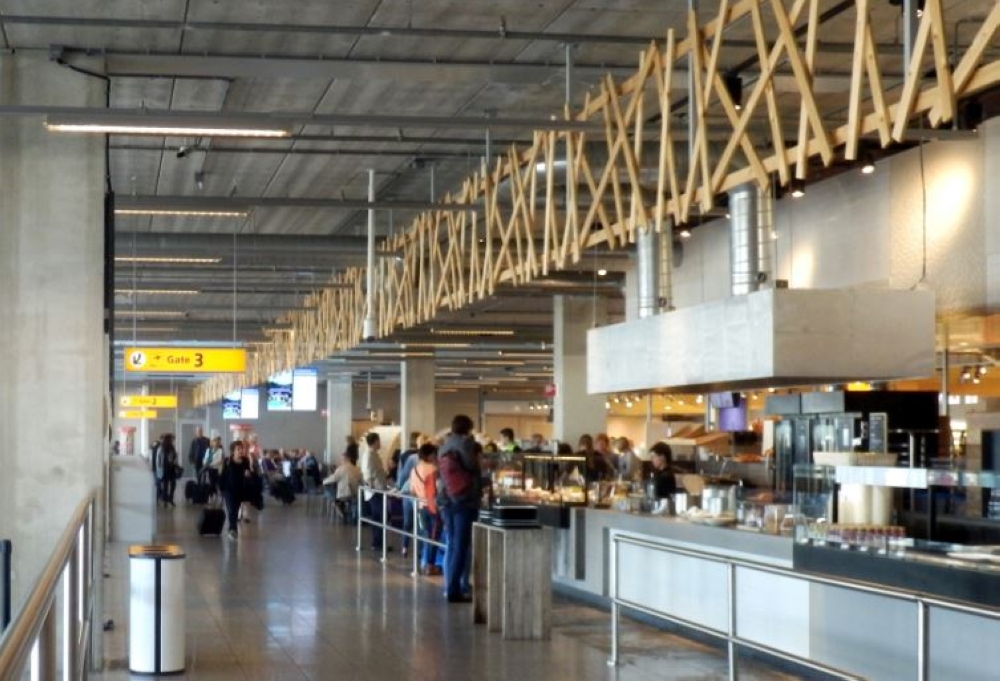 لأسباب-أمنية.-تعليق-الملاحة-في-مطار-هولندي-بعد-تحليق-مسيرات