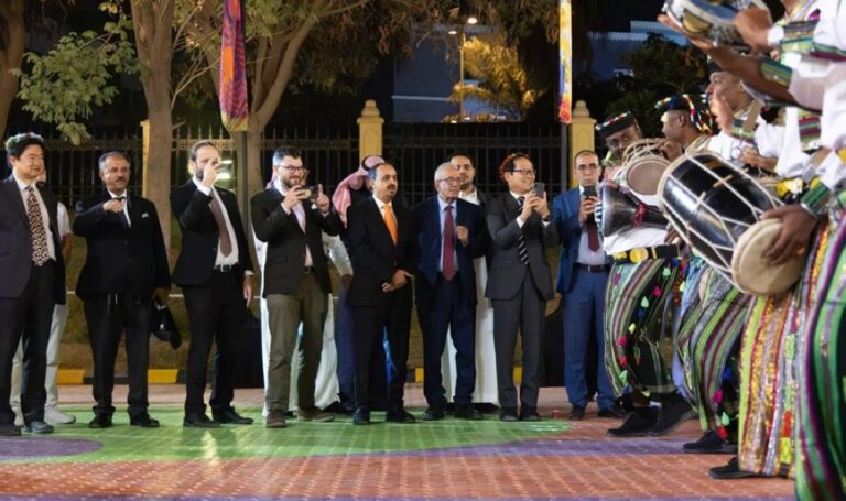 صور|-مسؤولون-دوليون-لدى-اليمن-يبدون-إعجابهم-بفعاليات-“انسجام-عالمي-2”