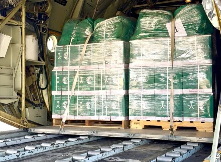 عاجل:-وصول-الطائرة-السعودية-الـ74-لإغاثة-الشعب-الفلسطيني-في-قطاع-غزة