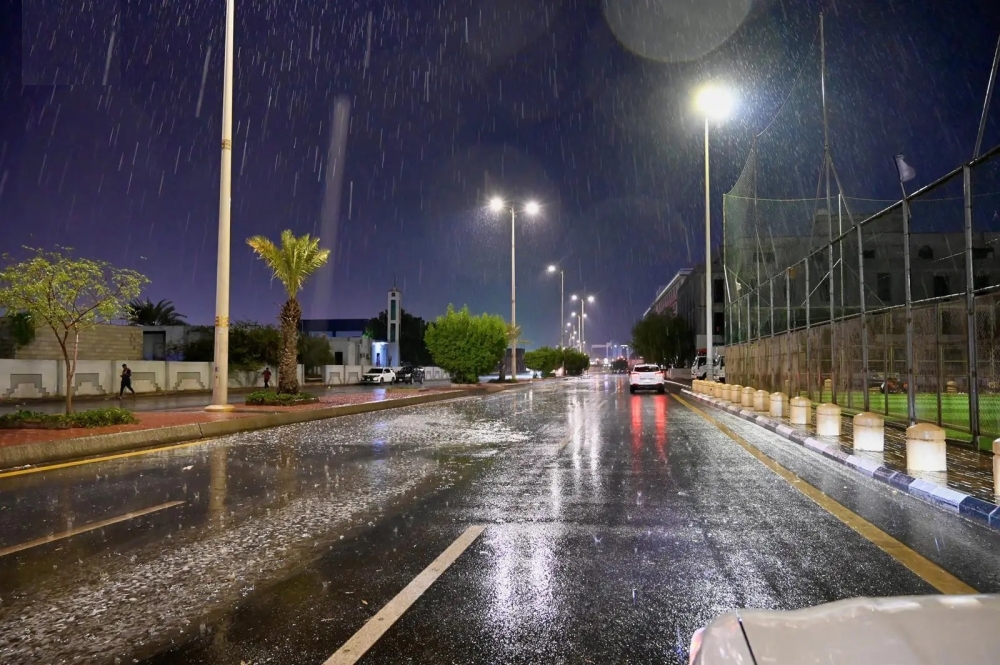 عاجل-|-تبدأ-الثلاثاء.-أمطار-متفاوتة-الغزارة-على-مناطق-المملكة